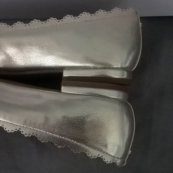 Square Toe Scalloped Top Line Flats - Picture 3 of 5